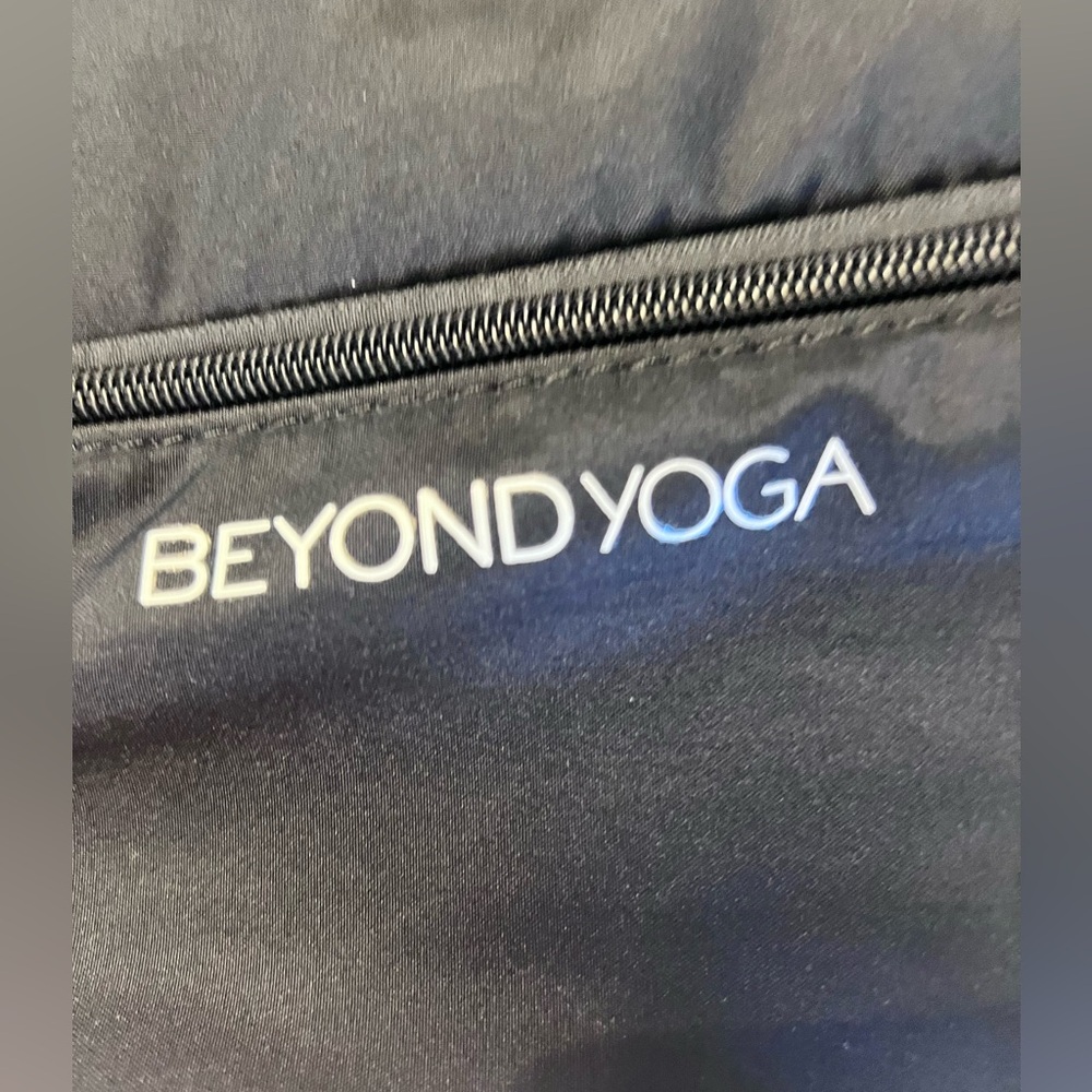 Beyond Yoga convertible backpack/tote- NWOT - Picture 12 of 12